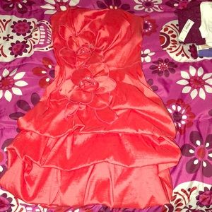 Selling this beautiful Orange/Mellon Dress ! :)